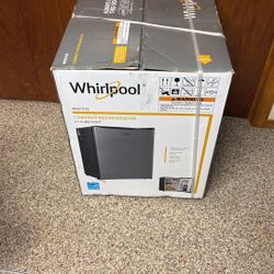 Mini fridge 