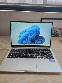 Samsung Galaxy Book 3 (Spanish Version) - Intel i7, 8GB RAM, 512GB SSD