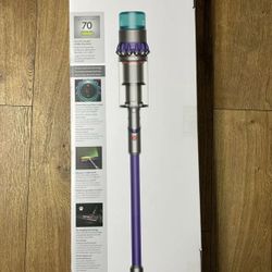 Dyson Gen5Detect cordless vacuum with 7 accessories floor model 