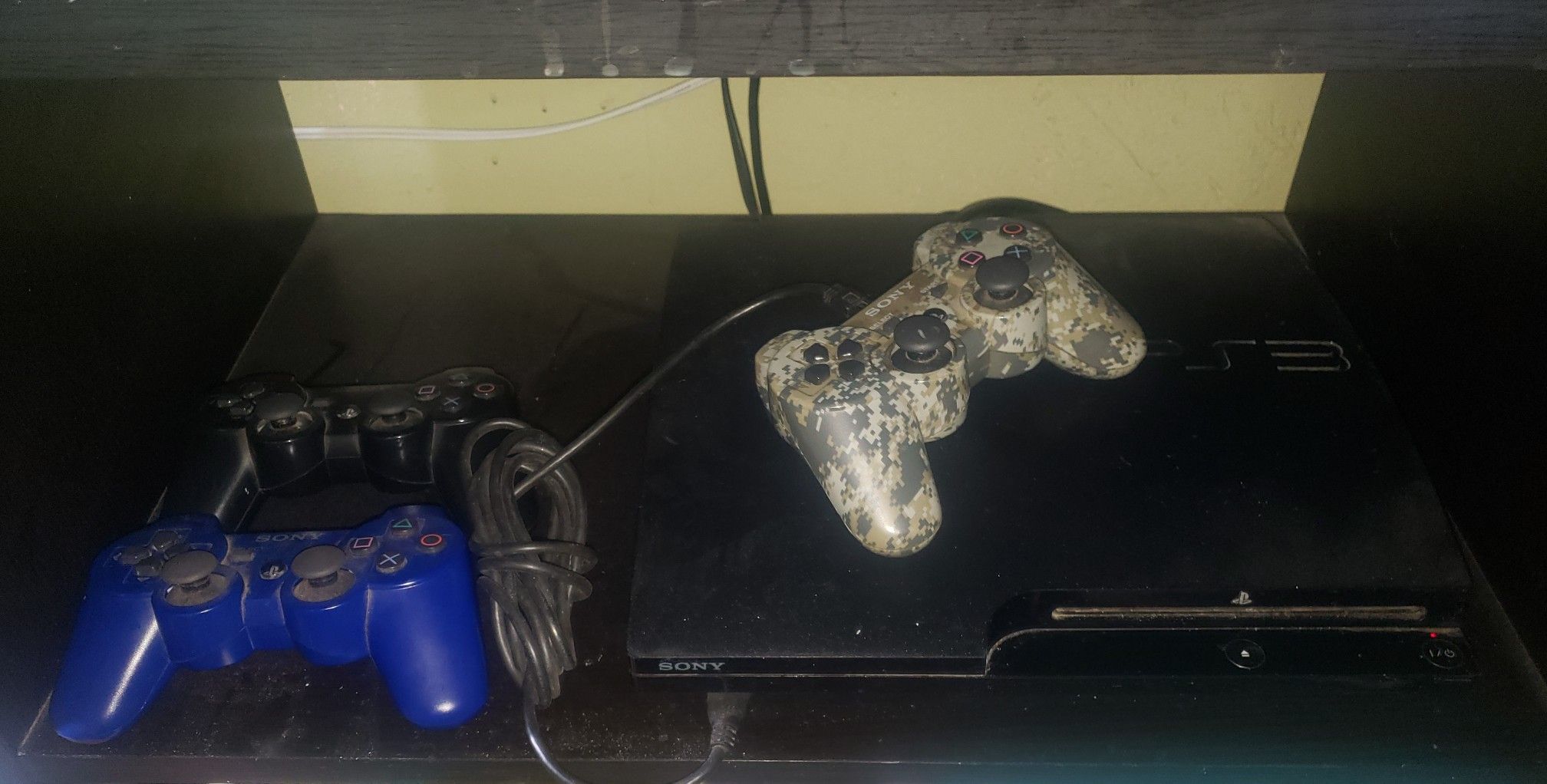 Ps3 bundle 3 controllers 16 games all cables