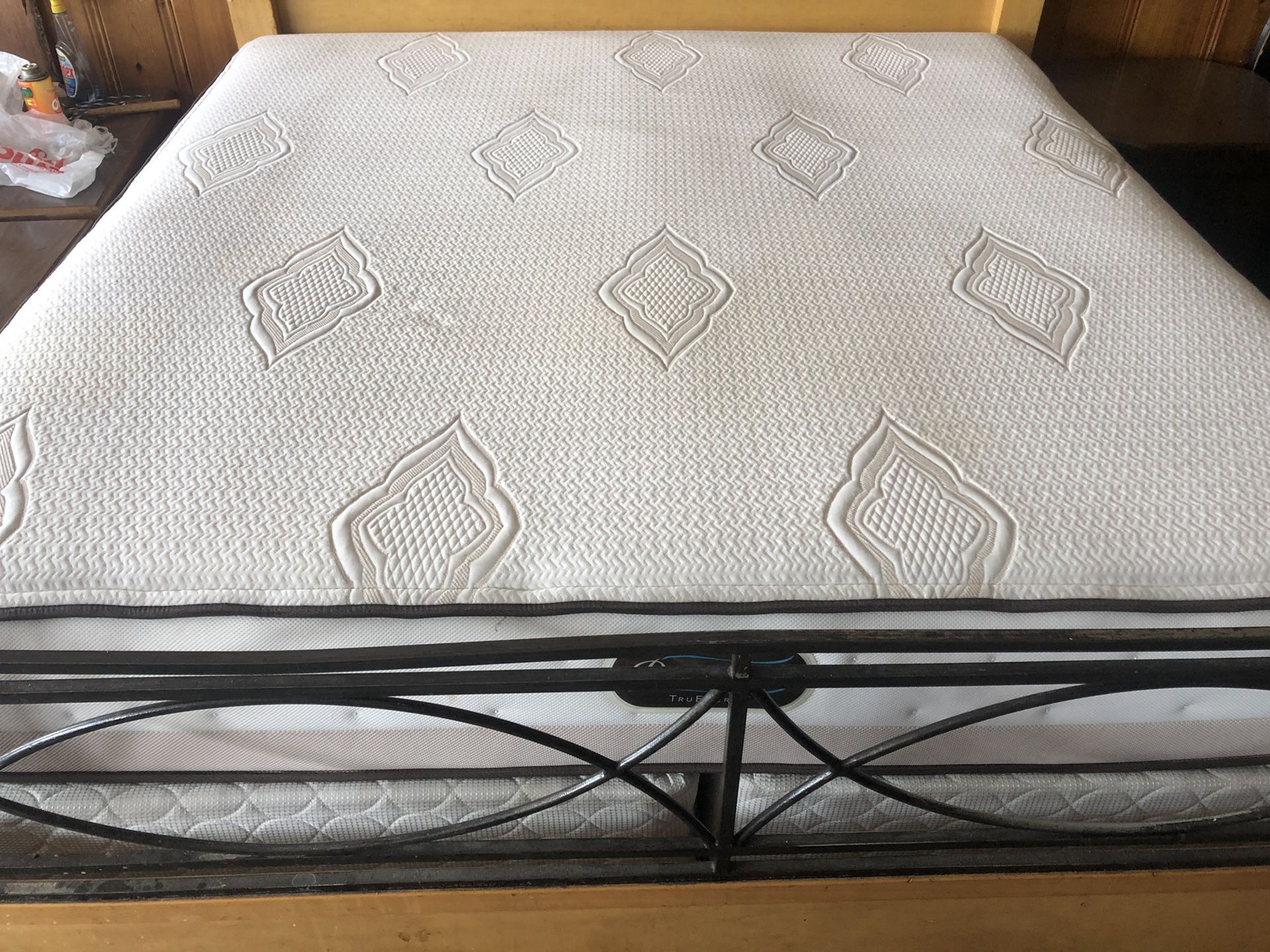 King mattress and box set for Sale in Detroit, MI - OfferUp
