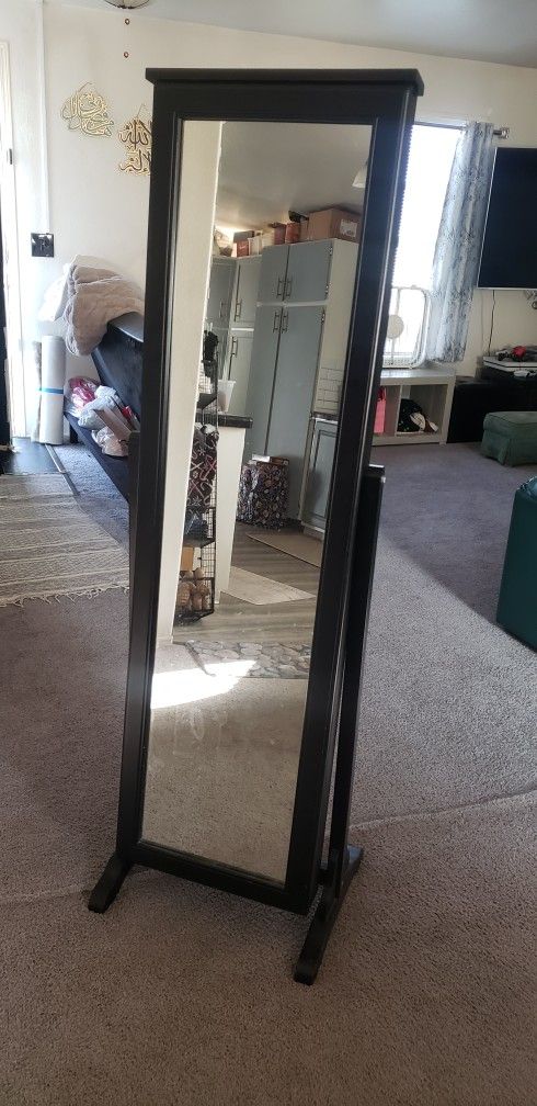 Mirror Jewelry Stand
