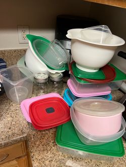Tuppers, bowls, strainers, mason jars