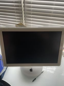 Apple Desktop With Keyboard 