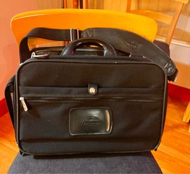Samsonite Black  Expandable Briefcase Messenger Computer Shoulder Bag Carry-on