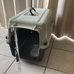 Pet Kennel Carrier Small Cat Or Dog  Thumbnail