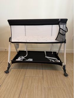 Baby Bassinet Bedside Sleeper with Wheels + Sheets