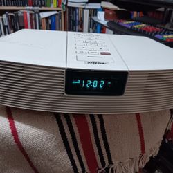 BOSE WAVE RADIO AND SPEAKER