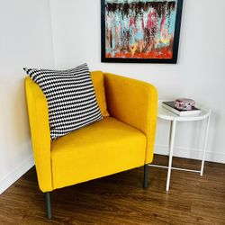 EKERÖ Armchair & GLADLOM Tray Table