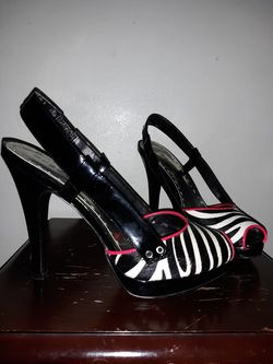 BCBG-IRLS! Women High Heel shoes Black Patter with Zebra and Hot Pink. Size 7 1/2