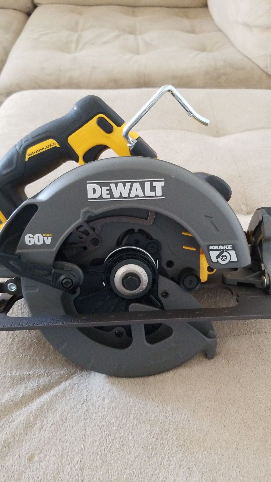 Brand new never used Dewalt Flexvolt Brushless 60v max circular saw.