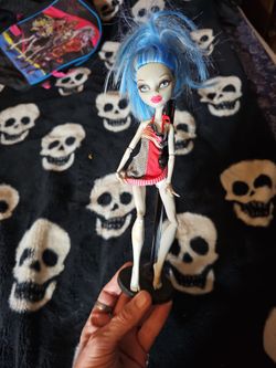 2011 monsterhigh physical  deaducation  ghoulia yelps doll with outfit and stand