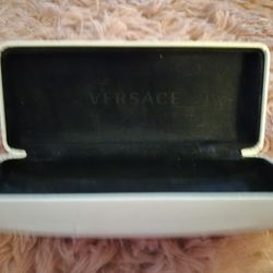 AUTHENTIC VERSACE SUNGLASS CASE..WHITE/ BLACK VELVET INSIDE..MINOR SIGNS OF USE ON THE OUTSIDE ( AS SEEN IN PICTURES)  SOLID CASING AND PERFECT INSIDE