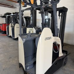 2020 Crown RC5535-30 Forklift