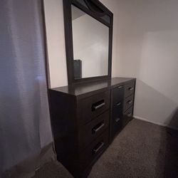 Queen Size Bed Room Set