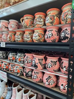 ☕️☕️Halloween mugs 🎃 $15 cada una. 12031 Firestone Blvd Norwalk CA 90650.