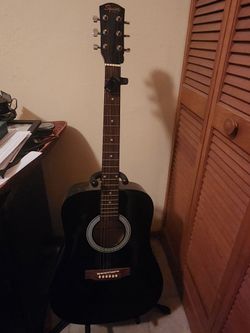 Squier guitar w/ stand and tuner