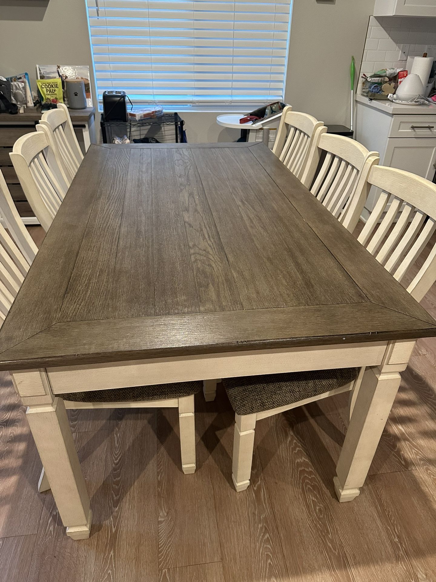Ashley’s Dining Table with 6 Chairs