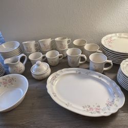 Platzgraff “Tea Rose” 47 Piece Set - Vintage - Beautiful Off White