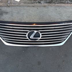 2007-2009 Lexus Ls460 Grill With Emblem Oem. 