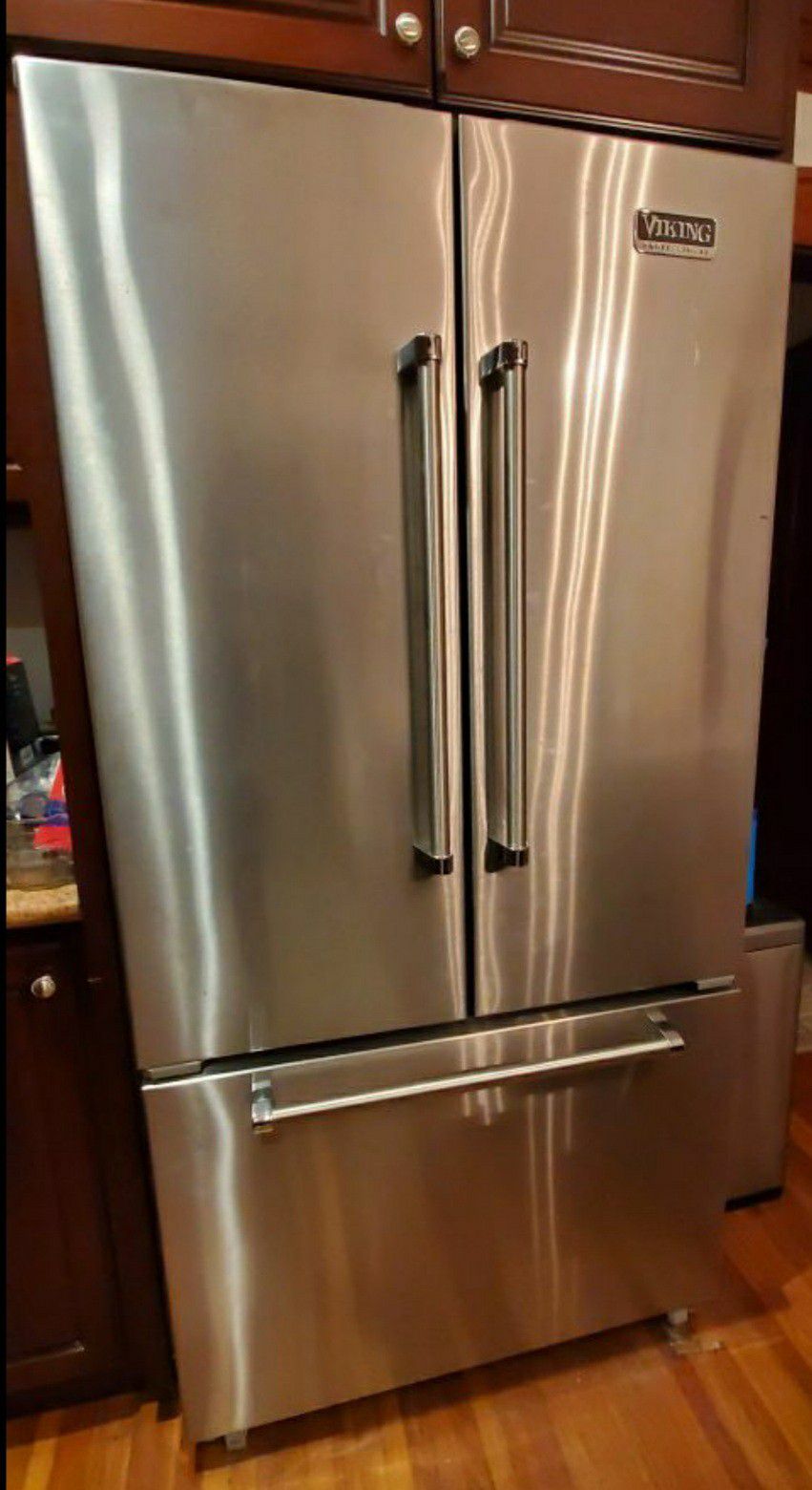 36" Viking refrigerator
