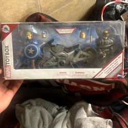  Disney Marvel Toybox Captain America Motorcycle Se