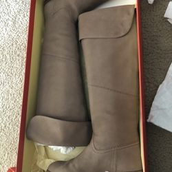 Luxury Knee High Boots Size 38 (fits 7 or 7.5)