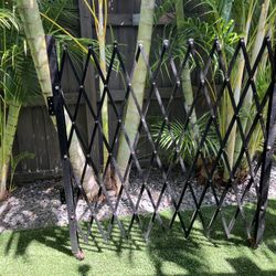 Metal Gate - Adjustable with floor Rollers