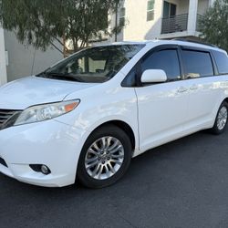 2014 Toyota Sienna XLE