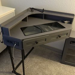 Corner Vanity With Mirror 