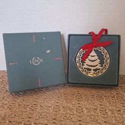 VINTAGE LENOX YULETIDE ORNAMENT 