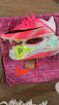 Soccer shoes