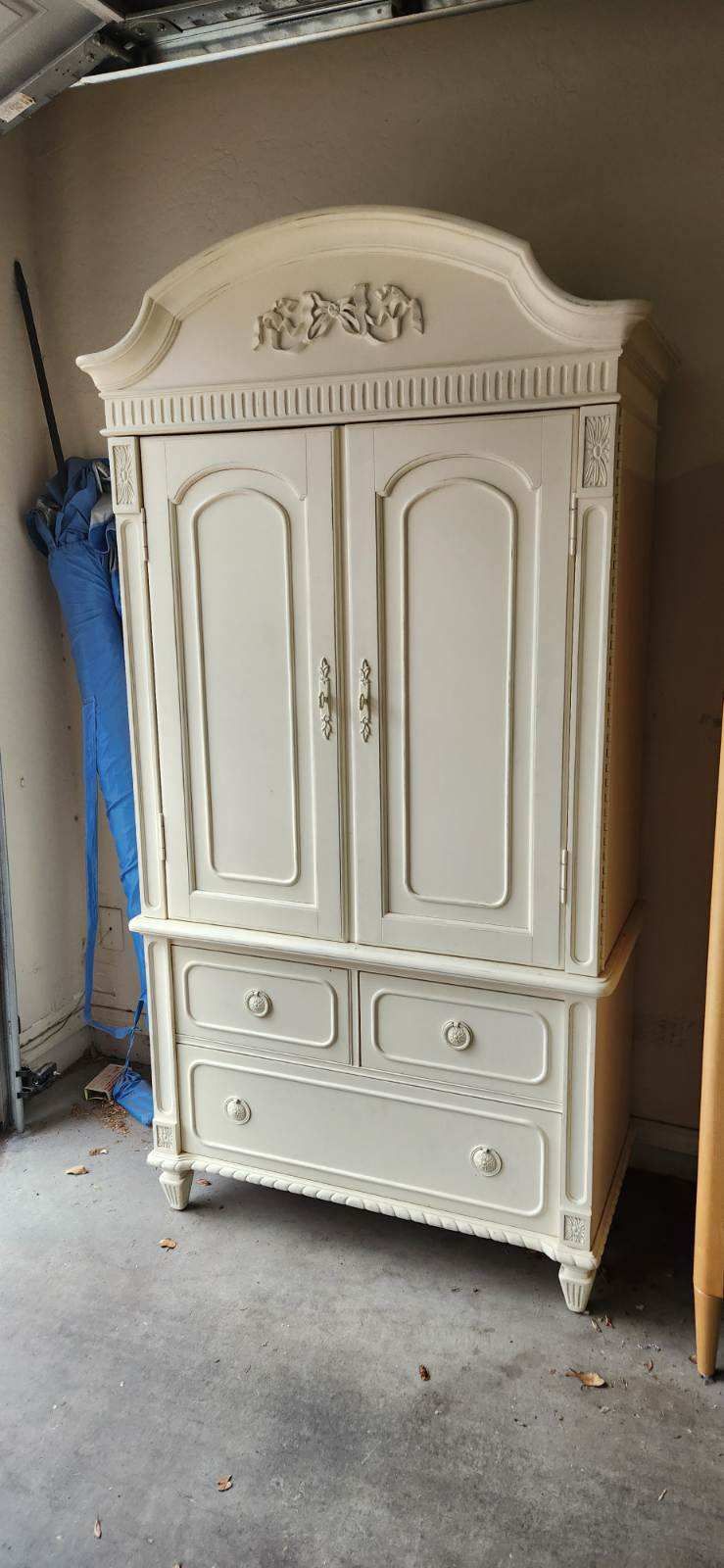 Thomasville White Bedroom Furniture