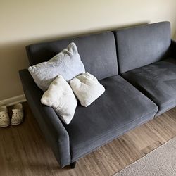 2 Sofas, Coffee Tables, Carpet 