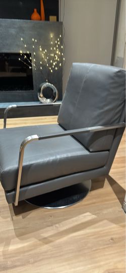 Leather arm chairs (2), Italian design swivel