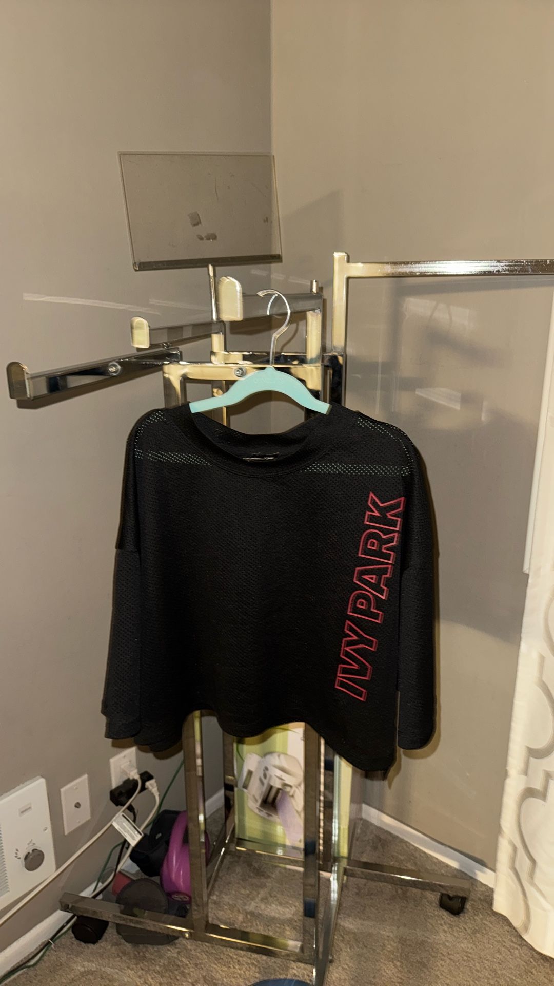 Clothing Rack w/4 arms & Portable