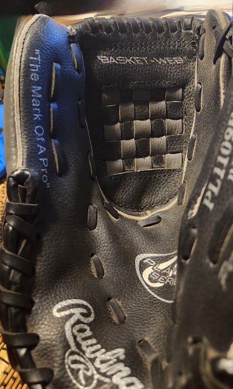 Rawlings Baseball Glove