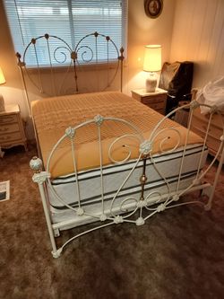 Elliot designs Custom iron  Heart shape ornate bed frame