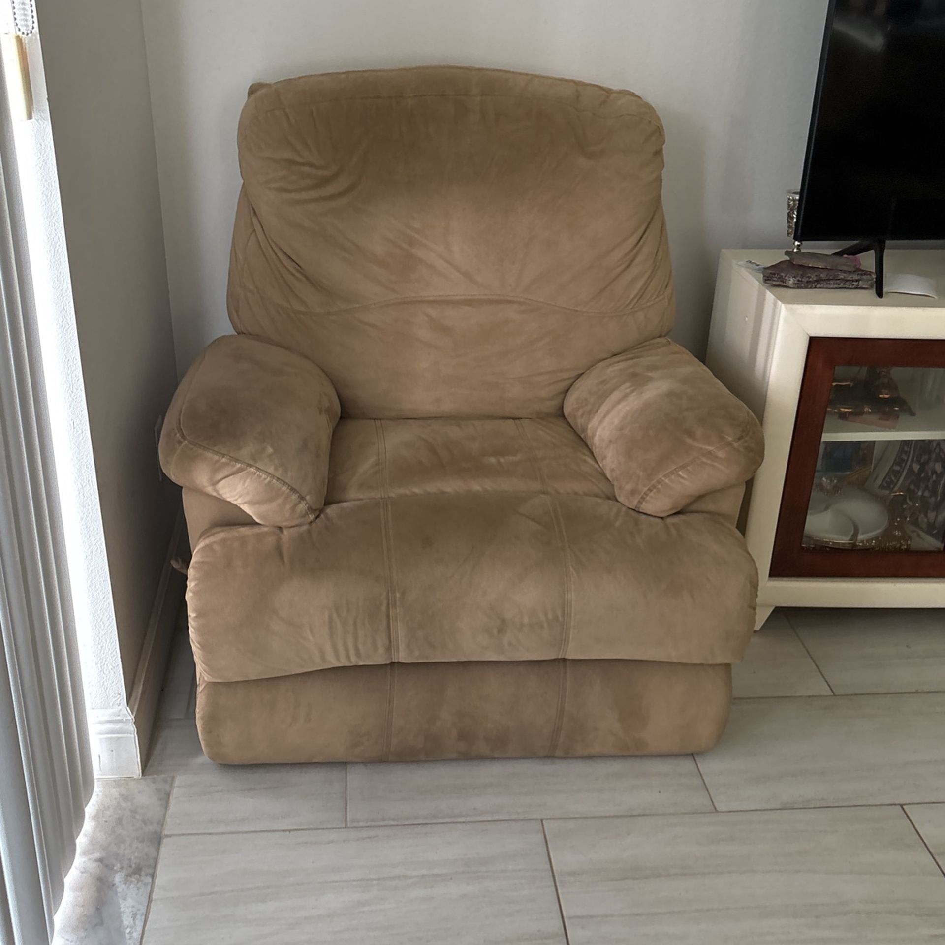 2 Sofá’s Bed (1lether ,1fabric)),reclining Chair ,1 Connected Couch