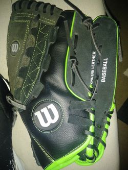 Nice new baseball glove. Used for 2 practices. Cant play this year:( 40.00$ paid 85 no trades.