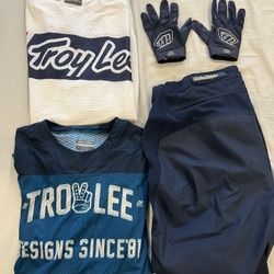 LIKE NEW Troy Lee Designs Gear