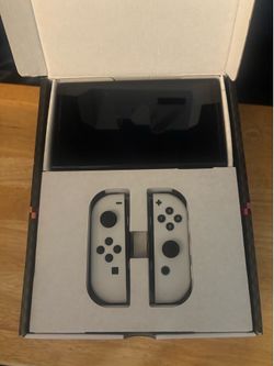 Nintendo Switch OLED (White) – Like New – Complete