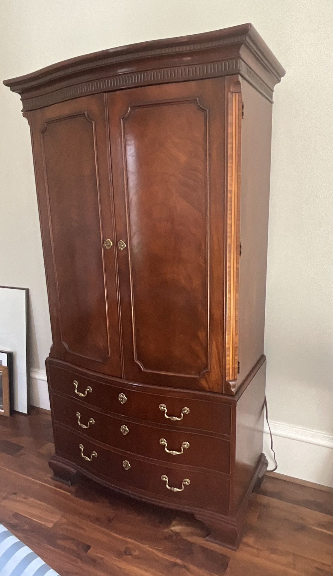 Baker Bow Front Georgian Style Mahogany Entertainment Armoire