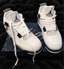 New Air Jordan Retro 4 Size 9.5 Men