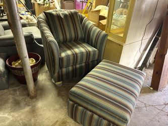 New chair & autumn w matching pillows.
