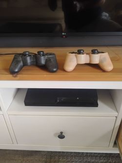 Ps3 (2 controllers) and games