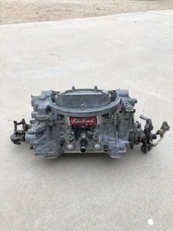 Edelbrock 600cfm Carburator