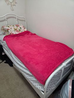 Used almost new steel white bed with new mattress