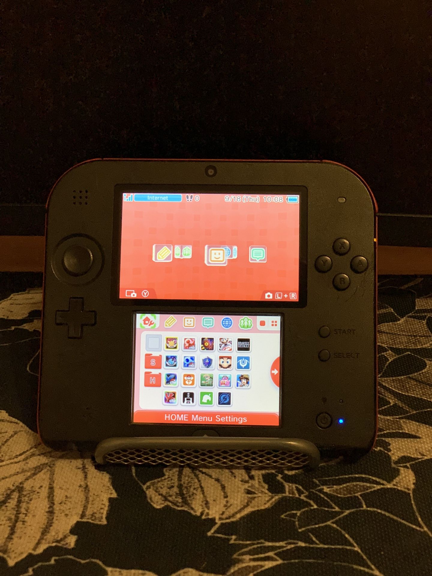 Nintendo 2DS Black/Red with games