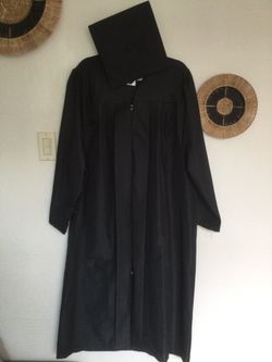 JOSTENS “. CAP & GOWN, 👩🎓👨🎓 , SIZE. 5’.7”. 5’.9” BLACK